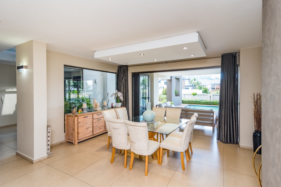 5 Bedroom Property for Sale in Hartebeesfontien AH North West